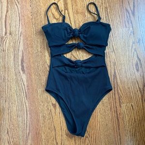 EUC black ribbed one piece bathing suit🥥